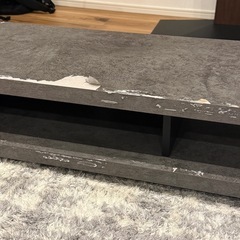 スタイリッシュなテレビ台1年使用。剥がれあり。の画像