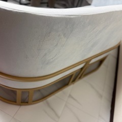 水色×ゴールドソファーの画像