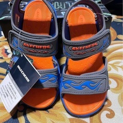 新品SKECHERS  の画像