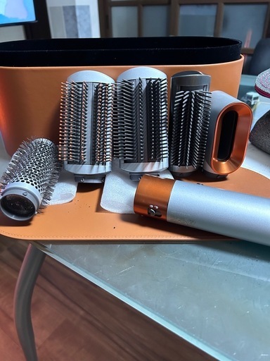 美品Dyson Airwrap ヘアカーラー アタッチメント付き
