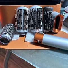 美品Dyson Airwrap ヘアカーラー アタッチメント付きの画像