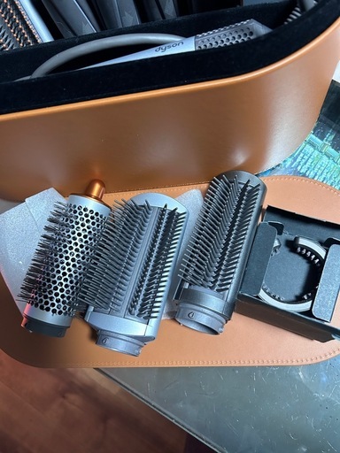 美品Dyson Airwrap ヘアカーラー アタッチメント付き