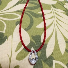 赤ネックレス  ビーズの画像