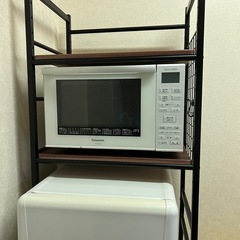 東芝冷凍冷蔵庫と冷蔵庫ラックの画像