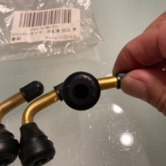 タイヤエアバルブ L型エアバルブ バイク用品 2サイズ  バイク 空気入れ ホイール バルブ交換 原付バイク用 チューブレス用エアバル 黒の画像