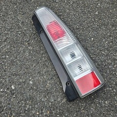 SUZUKI純正 ワゴンRスティングレー 右テールランプ の画像