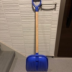雪スコップの画像