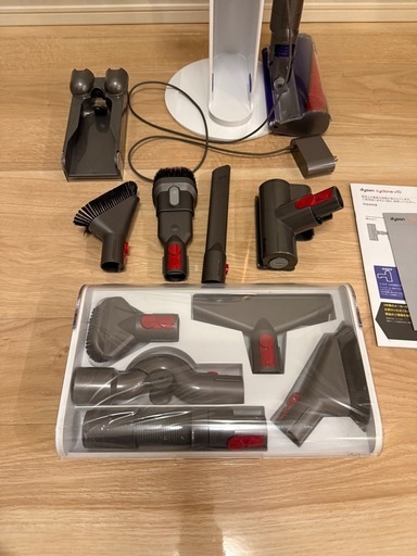 ダイソン Dyson CycloneV10 掃除機（スタンド・アタッチメント・収納用ブラケット付き）