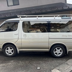 ハイエース 100系リビングサルーン EX 2.4Lガソリン車の画像