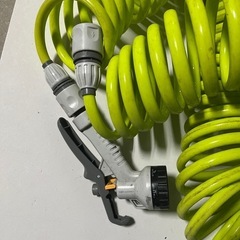 カインズ 巻き取りがいらないのびるカールホース散水、洗車用の画像