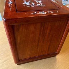 新品花梨螺鈿3段引き出しの画像