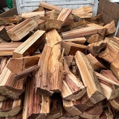土日のみ、乾燥杉薪2組分、2台近い量4000えんの画像