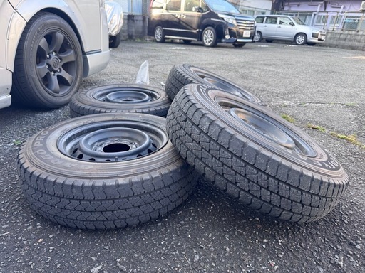 ハイエース　純正ホイールタイヤ付き　バリ山4本