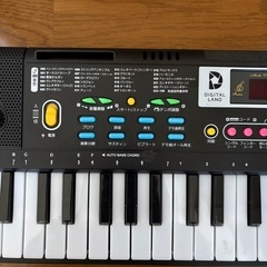 鍵盤が光るガイドキーボードの画像