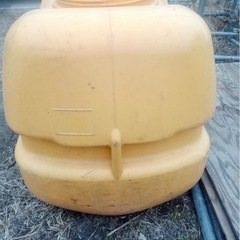 ローリータンク　大容量の５００ｌ　ひび割れあり　の画像