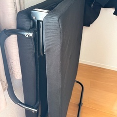 折りたたみ式シングルベッド(リクライニング付き)の画像