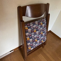 折り畳み椅子の画像