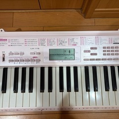 カシオ　光で弾ける！光ナビゲーションキーボード　120曲入ってます！　歌えるマイクが見当たりません！通電確認！普通に使えます！の画像