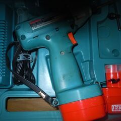 充電式インパクトドライバー　マキタの画像