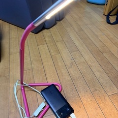 【値下】IKEA　テーブルライト　ピンク　USB接続の画像