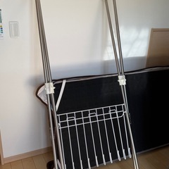 室内物干しラック（キャスター付き・ハンガー掛け付き）の画像