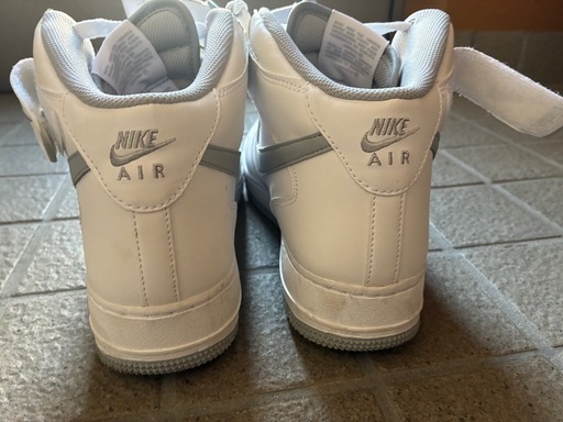 NIKEです