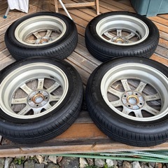 アルミホイル 、タイヤ付きの画像