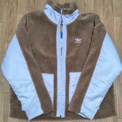 新品adidasボアジャケットの画像