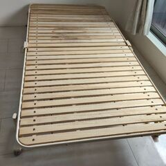 折りたたみ式ベッドの画像