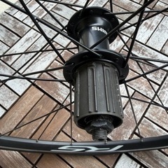 shimano シマノ WH-RS100 ロードバイクホイール、リムの画像