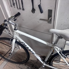 GIANT ESCAPE ホワイト クロスバイクの画像