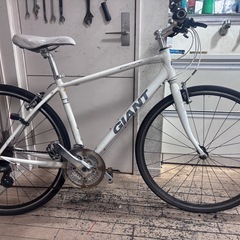 GIANT ESCAPE ホワイト クロスバイクの画像