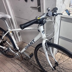 GIANT ESCAPE ホワイト クロスバイクの画像