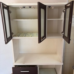 食器棚の画像