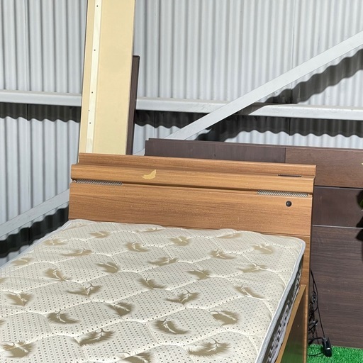 ?激安??自社配送?　大量収納付き　シングルベッド　柔らかめマットレスセット　コンセント付き　ライト付き 