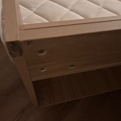 シングルベッドフレームと マットレス付きの画像