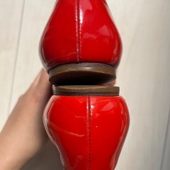 フェラガモ 赤パンプス 使用感ありの画像