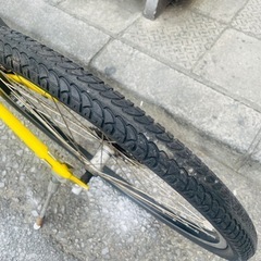 『ＳＡＬＥ　３０％』　クロスバイク　２６インチ　ＧＩＡＮＴ　3x8変速　フレーム　アルミ　黄色　配達可能の画像