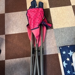 【ほぼ未使用】コールマン スリムチェア 2脚セット（ドット柄・ピンク＆ブルー）の画像