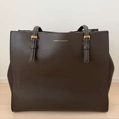 CHARLES&KEITH  クラシックダブルハンドルトートバッグDarkMoss の画像