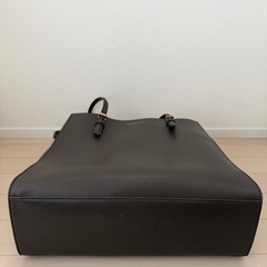 CHARLES&KEITH  クラシックダブルハンドルトートバッグDarkMoss の画像