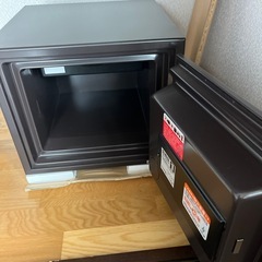 差し上げます20年耐火金庫の画像