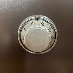 差し上げます20年耐火金庫の画像