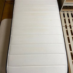 ニトリ シングル ベッドフレーム コンセント付き サイド棚付き 鏡面加工 必要ならマットレスもの画像