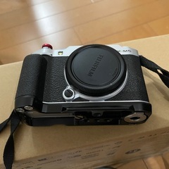 FUJIFILM X-M5 レンズキット シルバー　美品 smallRigパーツ、iM30コンパクトフラッシュ付きの画像
