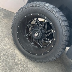 リフトアップ×マッドタイヤ装着！迫力満点のダッジRAMクルーキャブの画像