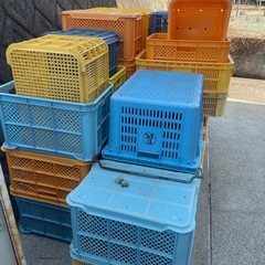 コンテナ 300円1個の画像