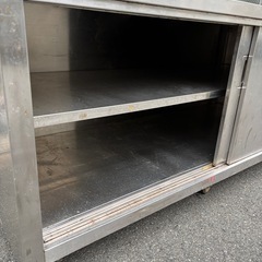 ステンレス製移動収納キャビネットの画像