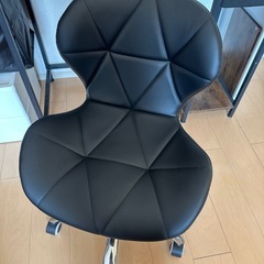 デスクと椅子の画像