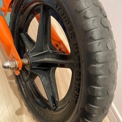 ストライダー&ヘルメット2個お譲りしますの画像